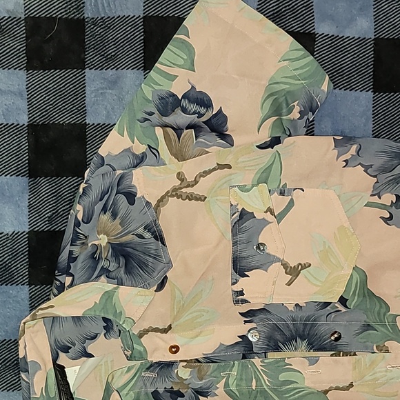 Vintage. Made in USA. PG Collections. Polyester short sleeve button-up. 12 - Picture 4 of 14